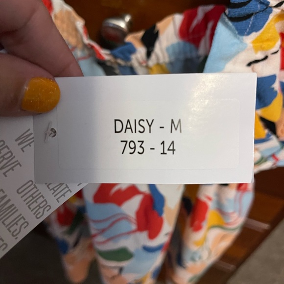 Lularoe Daisy Size M tank top - Picture 2 of 3